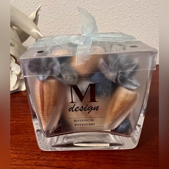 NWOT - Glass Box Botanical Potpourri - Picture 1 of 7